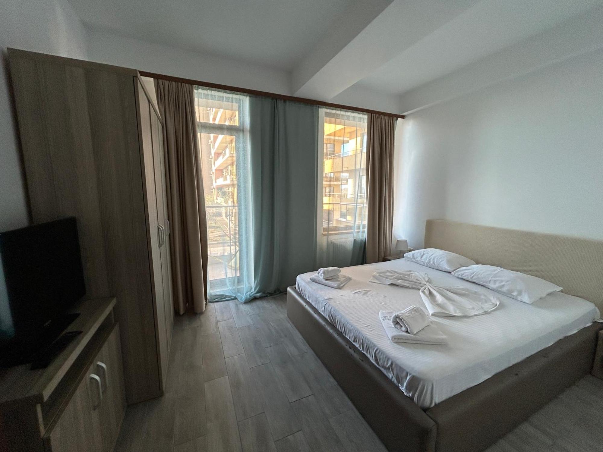 Catalina Summerland Apartaments Mamaia Nord Esterno foto